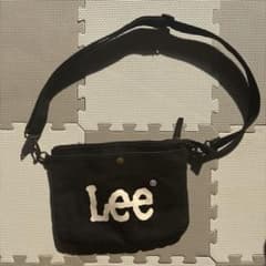 【Lee】 黒 ショルダーバッグ ロゴ入りのサムネイル