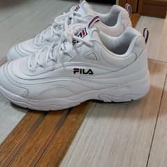 FILAスニーカーのサムネイル