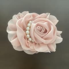 ピンクの花コサージュのサムネイル