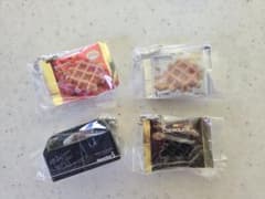 Manneken Waffle Double Swing Charm Complete Set