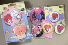BT21 TATA 缶バッジ ラバーチャーム セットのサムネイル