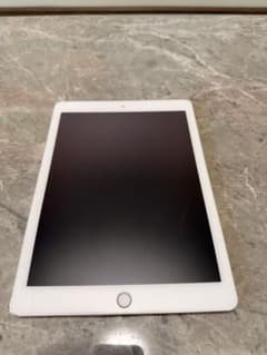 Apple iPad Air2 ゴールド 刻印入り - メルカリ