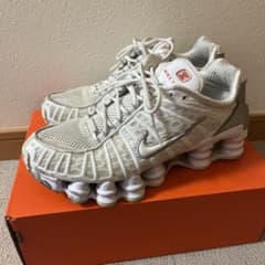 Nike Shox ホワイト/シルバーのサムネイル