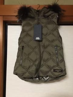 【peony様 】専用 タトラス　ファー付き　ダウンベストのサムネイル