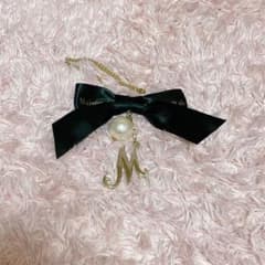 Maison de FLEUR イニシャルチャーム Mのサムネイル