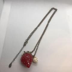 いちごのネックレスのサムネイル