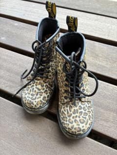Dr.Martens キッズ ブーツ レオパード EU26 未使用のサムネイル