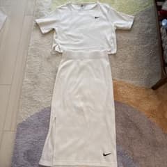 ベアー様専用　NIKE 半袖Tシャツ ホワイト ロングスカート【セットアップ】のサムネイル