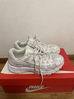 Nike P-6000 ホワイト スニーカー(24cm)のサムネイル