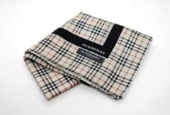 《月虹様専用》【新品未使用】BURBERRYハンカチ　ノバチェックのサムネイル