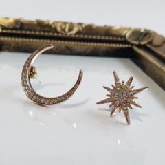 月　星　ピアス　アシンメトリー　ピンクゴールド　宇宙　かわいい　ムーン　スターのサムネイル
