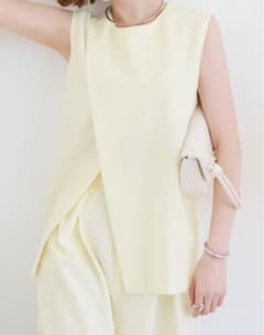 yaku-kaede様専用 クルーネックレイヤードノースリーブブラウスのサムネイル