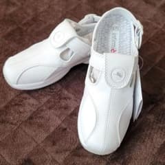 ⭐新品未使用⭐天使のナースシューズ22.5のサムネイル