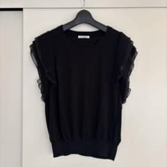 ルクールブラン　フリル付き半袖黒ニットのサムネイル
