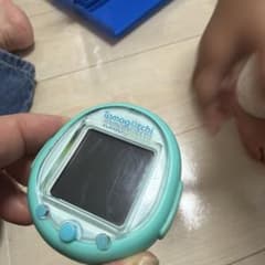 Tamagotchi 本体 ライトブルー リストバンド付きのサムネイル
