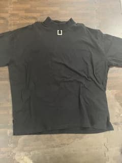 ADRER メタルチャームロングハイネックトップTシャツ 黒のサムネイル
