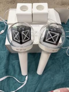 NiziU ペンライト 2本セット - メルカリ