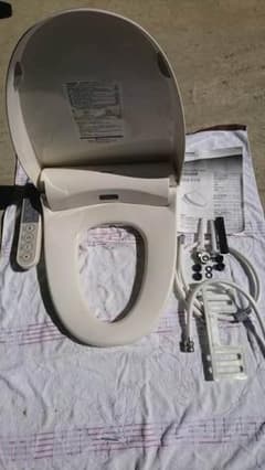 ショコラ様専用 。ウォシュレット（東芝温水洗浄便座）のサムネイル
