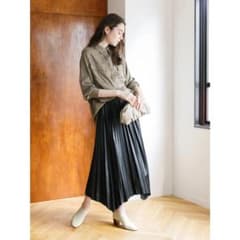 koe フェイクレザーイレギュラーヘムプリーツスカート　ブラックのサムネイル
