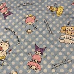 60×32センチ　サンリオ　キルティング生地のサムネイル