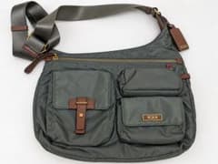 TUMI ショルダーバッグ オリーブグリーンのサムネイル