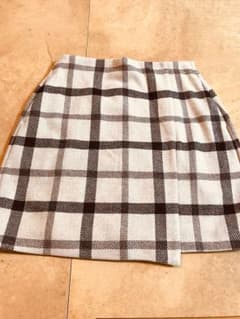 UNIQLO  チェックスカート  ＊  新品  ＊のサムネイル