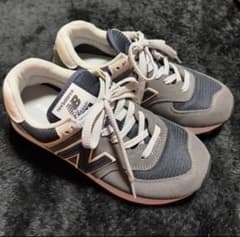 New Balance 574 スニーカー グレー/ネイビーのサムネイル