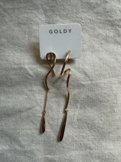 GOLDY ゴールドカラー アシンメトリー イヤリングのサムネイル