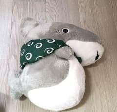 おでかけ子ザメ ほっこりいやされ めちゃデカぬいぐるみ　ぬいぐるみ