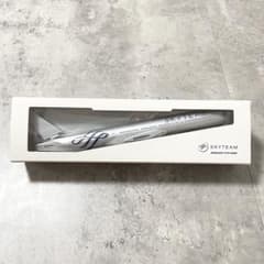 u*9様 SKYTEAM Boeing 777-200 模型飛行機 u*9様 SKYTEAM Boeing 777-200 模型飛行機 - メルカリ