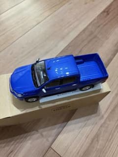 トヨタ ハイラックス ミニカー 1/30スケールのサムネイル