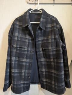 UNIQLO チェック柄シャツジャケット　紺　秋冬のサムネイル