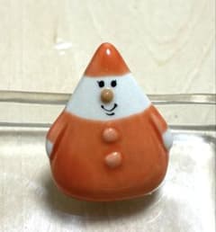 うえのえみさん　陶製チビ人形ブローチのサムネイル