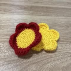 かぎ針編み 花形コースター 2色セット 【ハンドメイド作品】のサムネイル