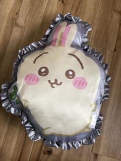 ちいかわ ギンガムフリルクッション うさぎのサムネイル
