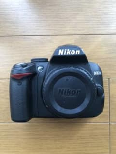 デジタル 一眼レフカメラ Nikon D3000 本体とバッテリーのみのサムネイル