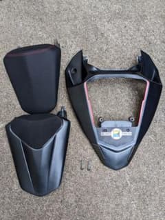 CB650R CBR650R　リア　シートカウルのサムネイル
