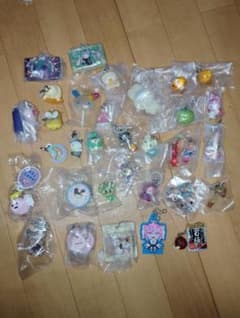 めじるしアクセサリー　まとめ売り　サンリオ　ピクミン　ナルミヤ　たまごっちのサムネイル