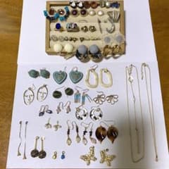 アクセサリー　ピアス　ネックレスまとめ売りのサムネイル