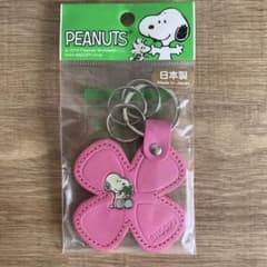 【新品】PEANUTS スヌーピー クローバー型キーホルダーのサムネイル