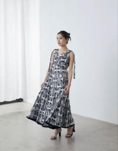 断*✨様 laubeblanc Geometric tiered Dress S 断*✨様 laubeblanc Geometric tiered Dress S - メルカリ