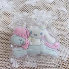 シナモン　シナモロール クリップ付きバッジ