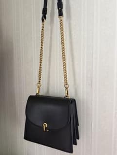 CHARLES & KEITH チェーンショルダーバッグのサムネイル