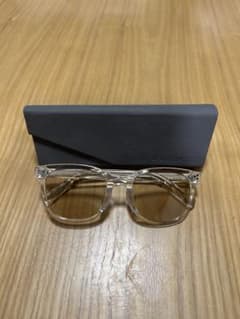 オンデーズクリアフレーム ボストン型サングラス　調光のサムネイル
