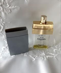 CHANELシャネル N°19 オードパルファム 50ml リフィル ケース付 - メルカリ