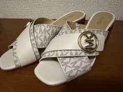 【値下げ】MICHAEL KORS サンダル ホワイトのサムネイル