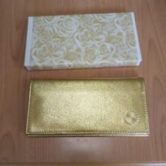 金運アップ)菊のご紋章が付いた金の長財布 - メルカリ