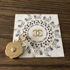 新品　CHANELシャネル　クリスマス　ホリデー限定チャーム　カメリア　コメット 工場 直営 店ファッション - 新品 CHANELシャネル クリスマス ホリデー