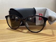 Ray-Ban サングラス　RB4334Dのサムネイル