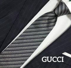 【ひーくん様専用】GUCCI GG柄 ネクタイ ブラックベースのサムネイル